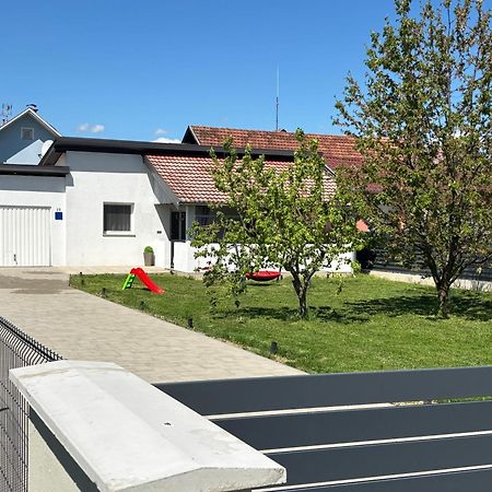 Apartamento Kod Dide - Entry With Pin 0-24H Slavonski Brod Exterior foto
