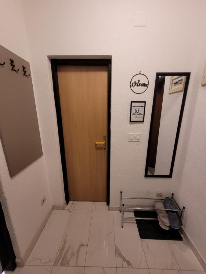 Apartamento Kod Dide - Entry With Pin 0-24H Slavonski Brod Exterior foto