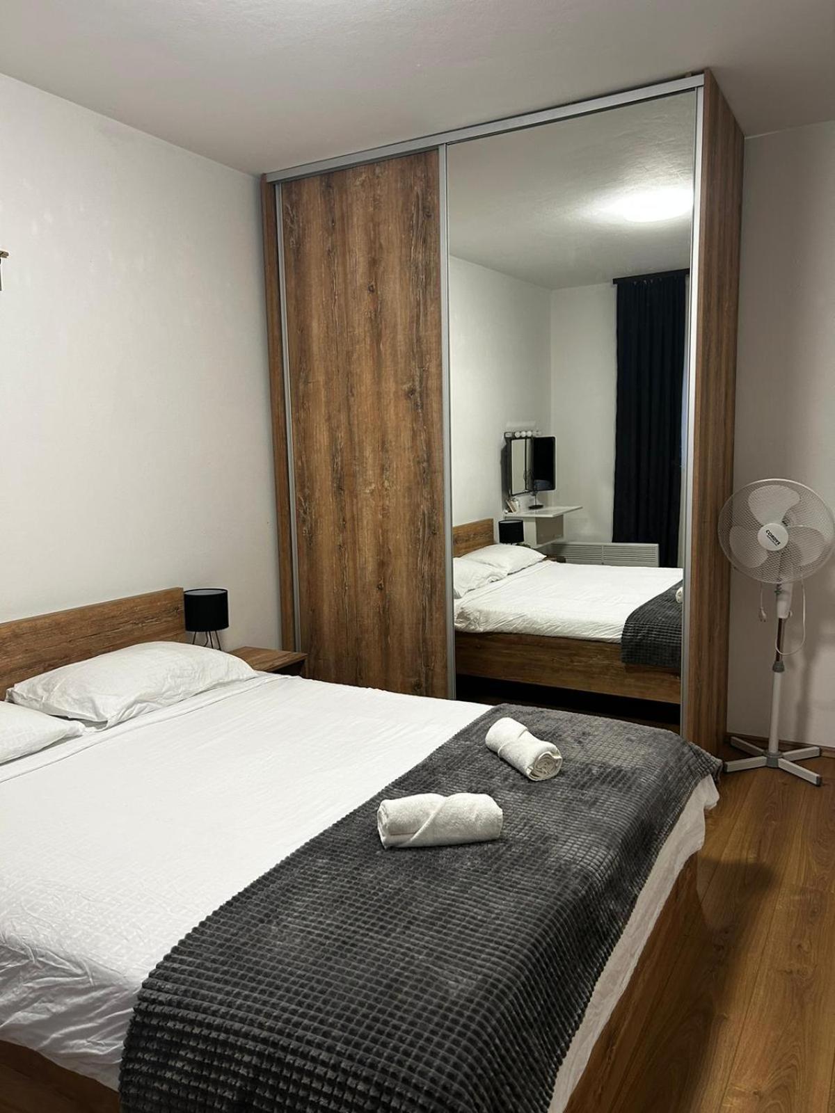 Apartamento Kod Dide - Entry With Pin 0-24H Slavonski Brod Exterior foto