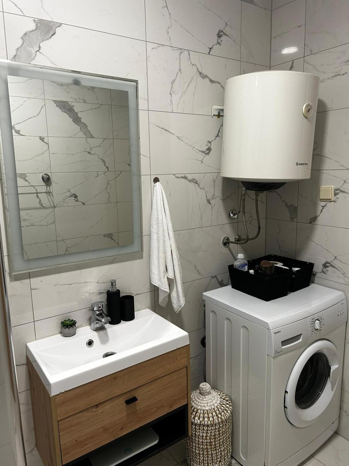 Apartamento Kod Dide - Entry With Pin 0-24H Slavonski Brod Exterior foto