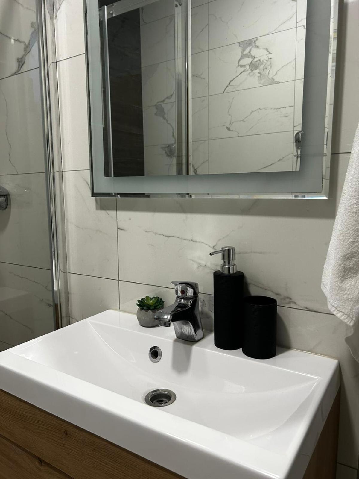 Apartamento Kod Dide - Entry With Pin 0-24H Slavonski Brod Exterior foto