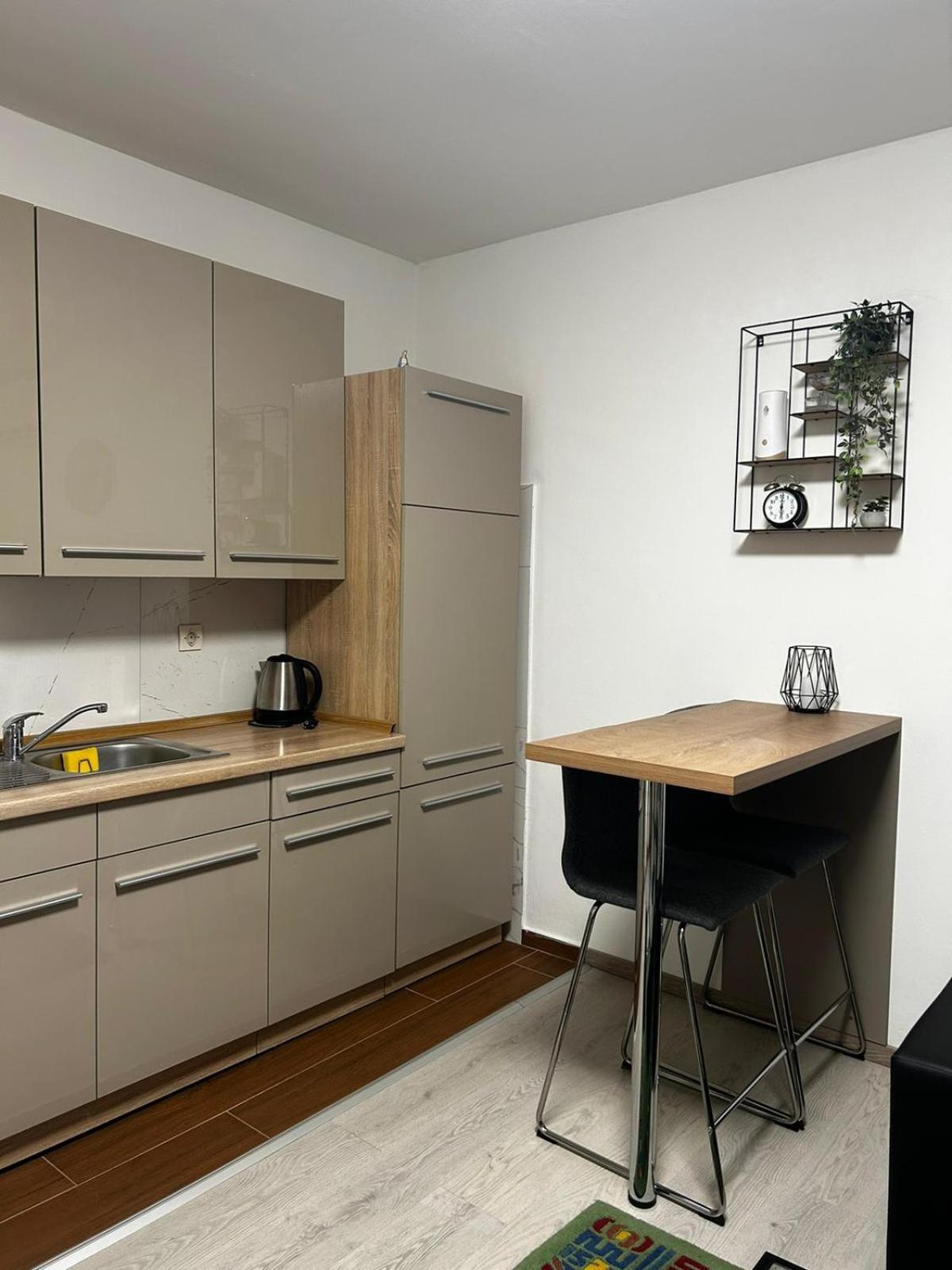 Apartamento Kod Dide - Entry With Pin 0-24H Slavonski Brod Exterior foto
