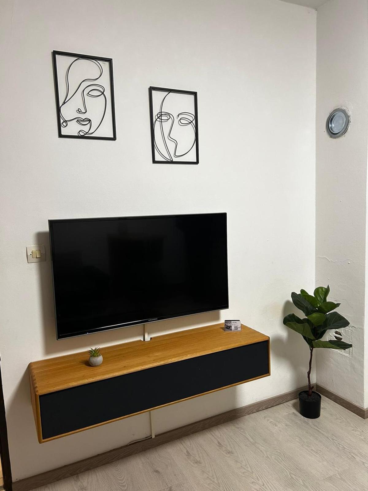 Apartamento Kod Dide - Entry With Pin 0-24H Slavonski Brod Exterior foto