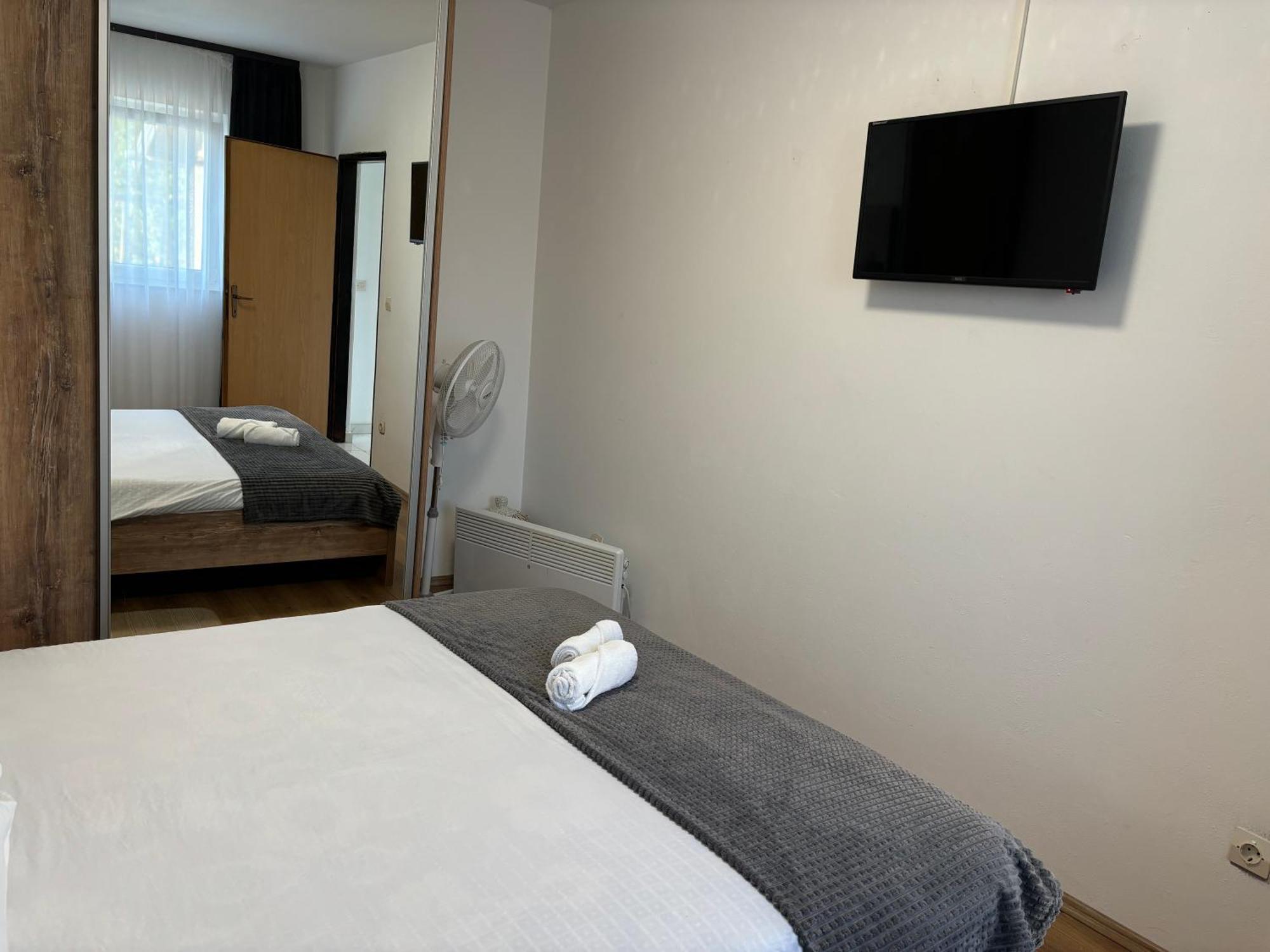 Apartamento Kod Dide - Entry With Pin 0-24H Slavonski Brod Exterior foto