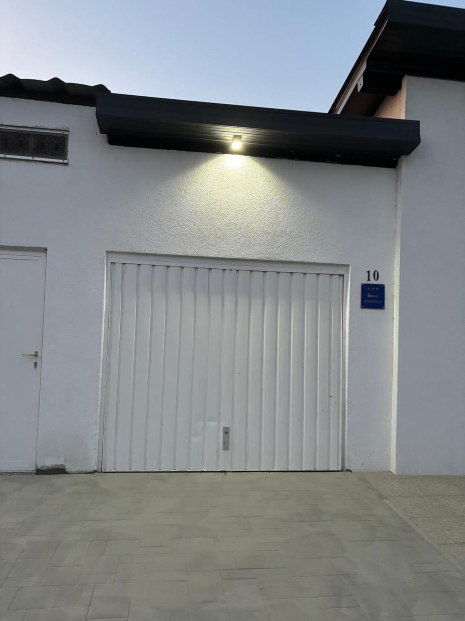 Apartamento Kod Dide - Entry With Pin 0-24H Slavonski Brod Exterior foto