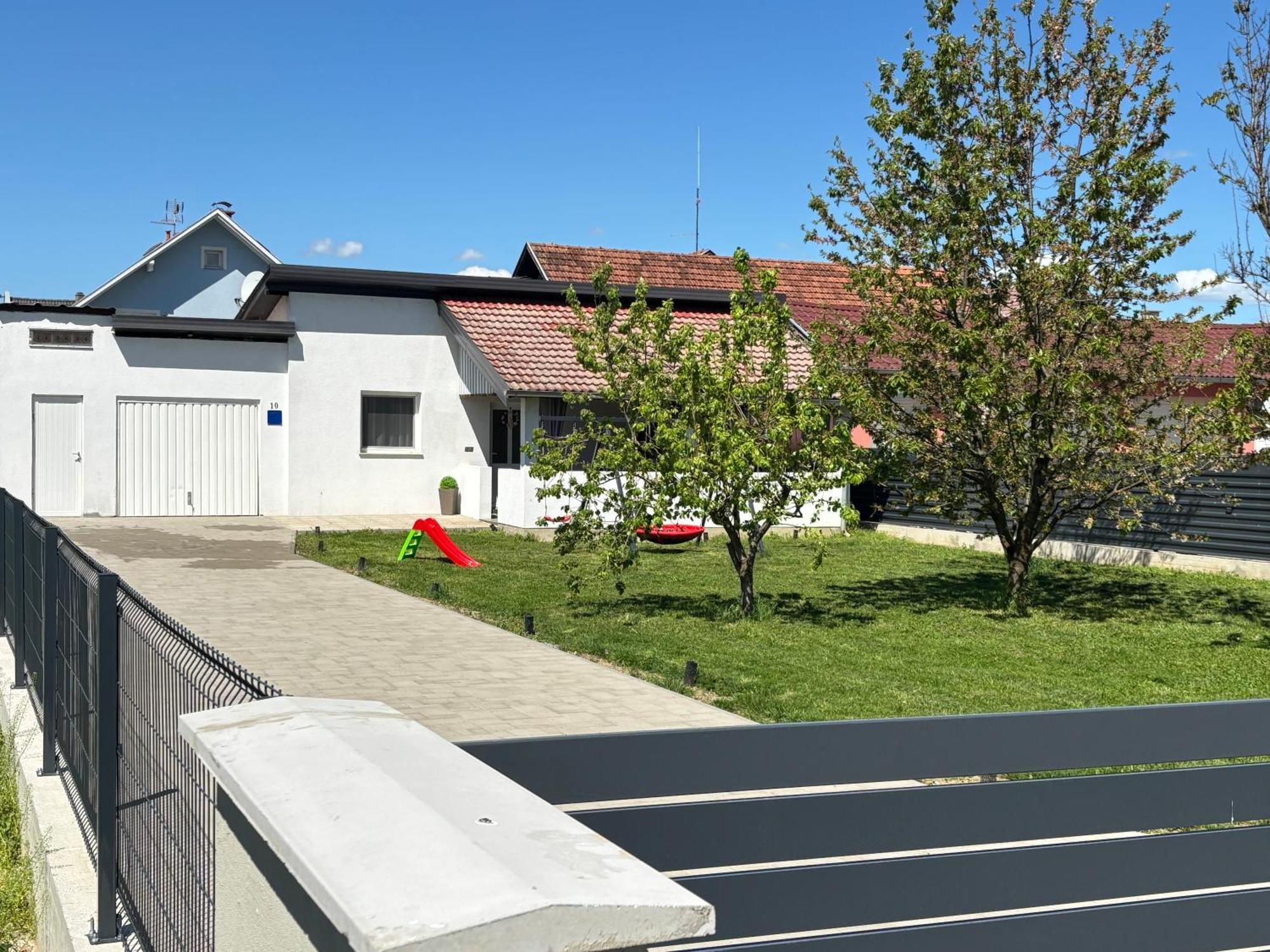 Apartamento Kod Dide - Entry With Pin 0-24H Slavonski Brod Exterior foto