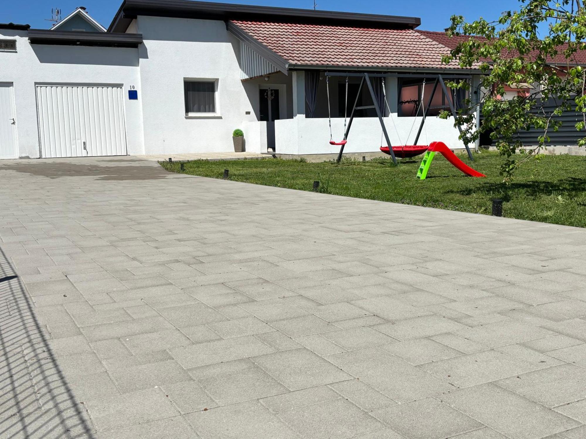 Apartamento Kod Dide - Entry With Pin 0-24H Slavonski Brod Exterior foto