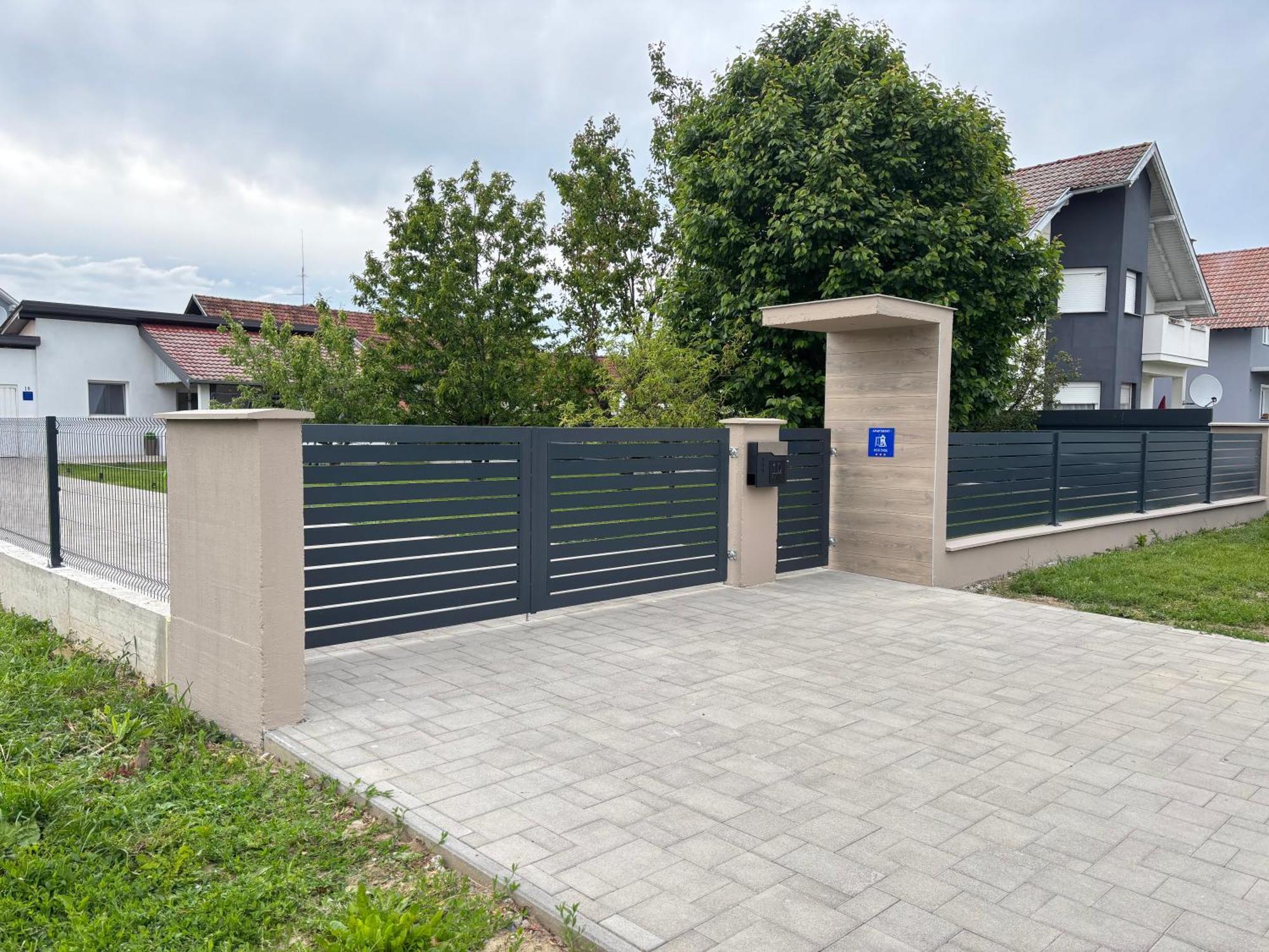 Apartamento Kod Dide - Entry With Pin 0-24H Slavonski Brod Exterior foto
