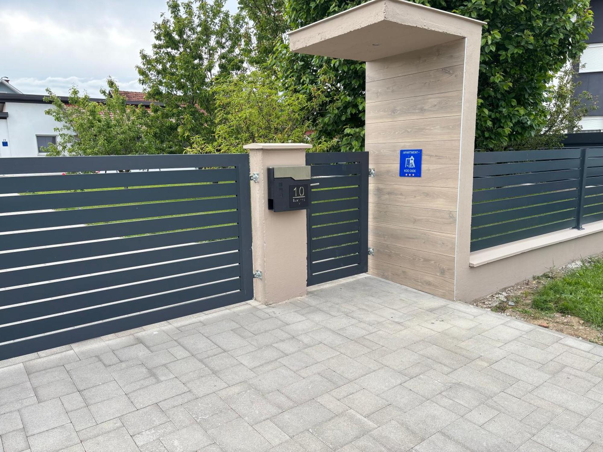 Apartamento Kod Dide - Entry With Pin 0-24H Slavonski Brod Exterior foto